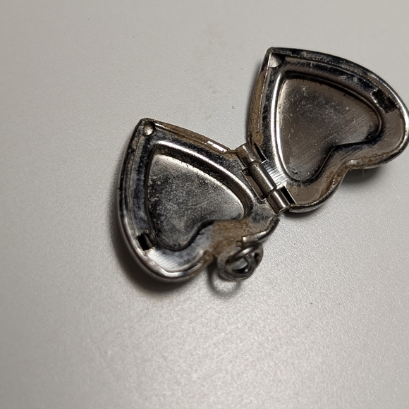 🐦3 For $35🐦Vintage Heart Locket • Hand-Engraved • Silver Tone / Sterling • MCM - Picture 6 of 6